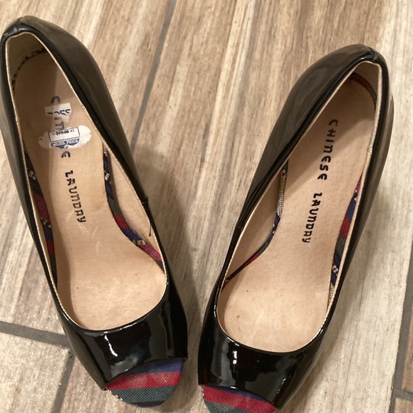 Gently used. Chinese Laundry Pumps - Picture 3 of 8